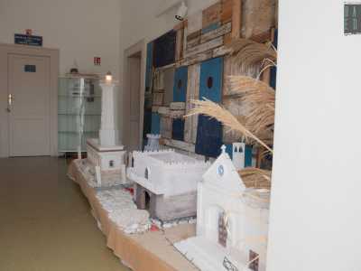 La struttura � diventata da qualche anno sede dell�infopoint turistico ed ospita mostre fotografiche e artistiche, pur continuando con la sua luce a segnalare ai naviganti la presenza di un porto piccolo ma sicuro: quello di Torre Canne